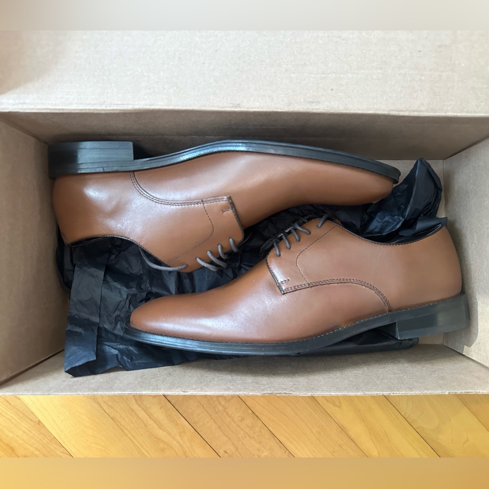 NEW IN BOX-Men's Tan Leather Dress Shoes, Men’s Size 11.